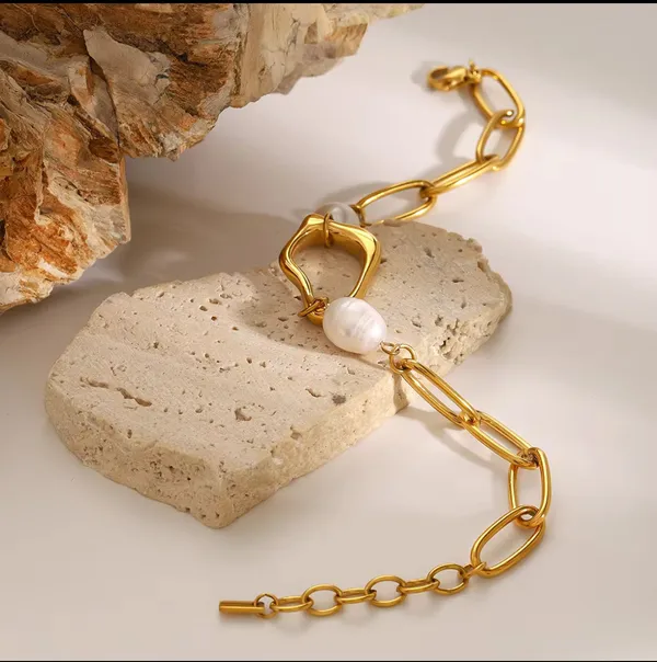 Golden_Stainless_Steel_And_Hypoallergenic_Coating_Bracelet_For_Women